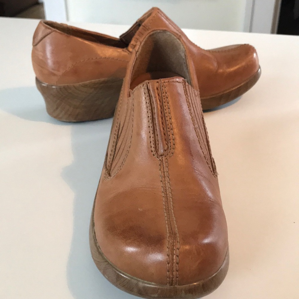 Artist leather clogs